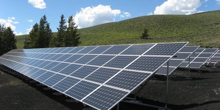 Le Comparatif entre l’éolienne et les panneau solaires